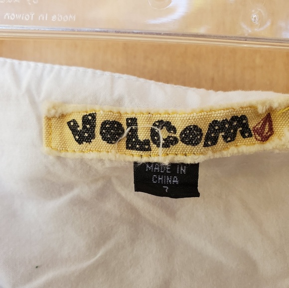 Volcom black and white skirt with pink flowers - Picture 3 of 3